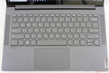 Клавиатура такая же, как у IdeaPad S940. Изменено расположение лишь некоторых функциональных клавиш