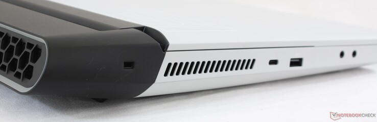 Левая сторона: слот для замка Noble, Thunderbolt 3 (40 Гбит/с), USB 3.0 Type-A с PowerShare, микрофонный вход, выход на наушники