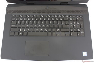 Новый тип клавиатуры сильно отличает новинку от Alienware 17, родня её с ультрабуками