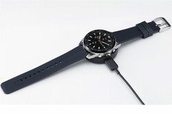 LG Watch W7 на подставке для зарядки