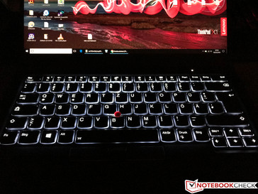 Подсветка клавиатуры, максимальный уровень (всего их два)
