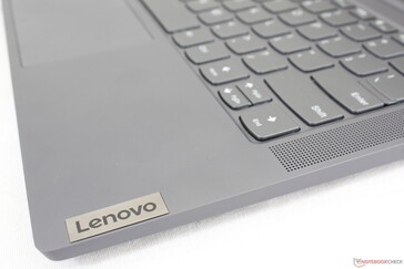 Логотип Lenovo нанесен на манер моделей ThinkBook