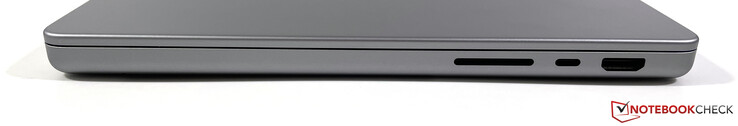 Правая сторона: картридер, USB-C 4.0 (Thunderbolt 4 40 Гбит, DisplayPort-ALT mode 1.4, Power Delivery), HDMI 2.1