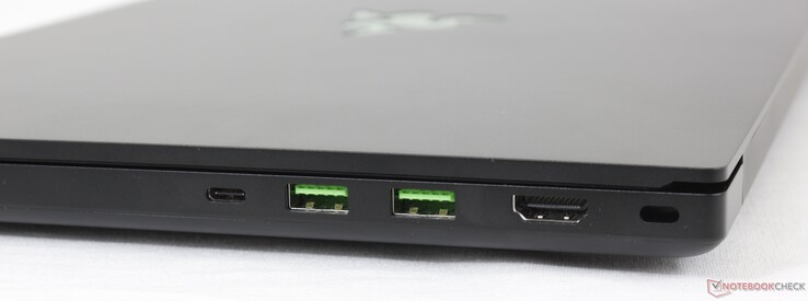 Правая сторона: Thunderbolt 3, 2x USB 3.2 Gen. 2 Type-A, HDMI 2.0b, слот замка Kensington