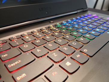Y730, индивидуальная RGB подсветка клавиш