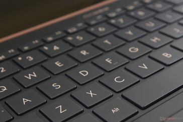 Клавиши нажимаются неглубоко в сравнении с ноутбуками ThinkPad, MateBook X Pro, HP Spectre
