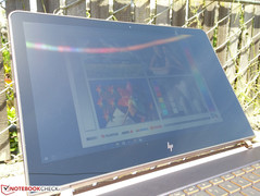 Поведение дисплея HP Spectre 13 на улице под прямым солнечным светом