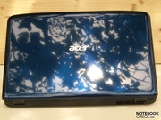 Сапфирово-синяя глянцевая крышка Aspire 5536G создает отражения и чувствительна к следам грязи, например, отпечаткам пальцев…
