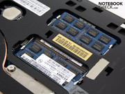 Два разъема для оперативной памяти вмещают в себя 4 Гб DDR3.