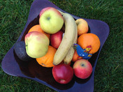 Apple iPhone 5 - фрукты