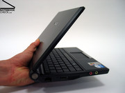 компактный размер ноутбука с параметрами 22 x 16 см, делает его использование неудобным.