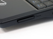 Как и его более большие конкуренты, Eee PC 900 оснащен встроенным card reader.