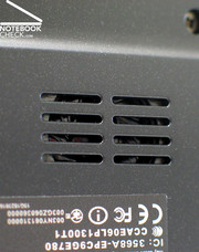 Наивысшая етмпература - 50°C была зарегистрирована на поверхности маленького блока питания модели Eee PC.
