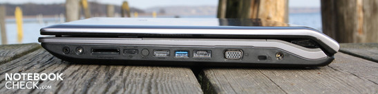 Right: Headphone/SPDIF, microphone, cardreader, wireless button, HDMI, USB 3.0, eSATA/USB, VGA, Kensington, AC