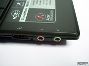 Расположение звуковых и USB портов возможно будет неудобным для левшй с подключенным внешним оборудованием