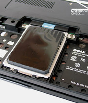 Кроме того, дополнительная батарея может быть подключена с нижней стороны ноутбука.