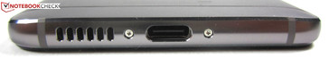 Нижний торец: динамик, порт USB Type-C