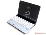 Fujitsu Lifebook E751 с матовым 15,6-дюймовым дисплеем и встроенным 3G/UMTS-модулем