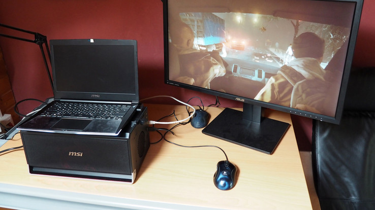 MSI GS30. К ноутбуку подключены внешний монитор, мышь и GamingDock