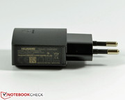 Выходное напряжение зарядного устройства - 5 В, максимальный ток - 1 А.
