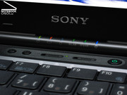 ... горячие клавиши, 2 видеокарты, переключатель WLAN с индикаторным светодиодом…великолепный ноутбук.