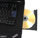 DVD и CD привод проигрывает без проблем, однако Blu-Ray диски не поддерживаются.