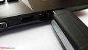 Кстати, насчет непродуманного: большие флэш-накопители USB перекрывают LAN-порт...
