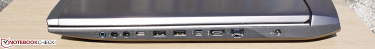 Справа: 3.5-мм аудиоразъемы (наушники, микрофон, линейный вход), USB 3.1 Type C Gen. 2 + Thunderbolt 3, два USB 3.0, mini-DisplayPort, HDMI, Ethernet
