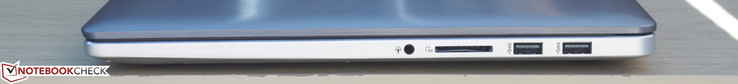 Справа: Совмещённый аудиопорт, слот карт памяти SD, 2x USB 3.0