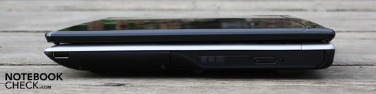 Справа: USB 2.0, DVD мульти-бернер