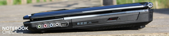 Справа: аналоговые аудиовыходы 7.1 + SPDIF, USB, привод Blu-Ray дисков.