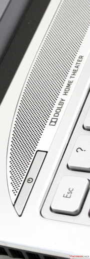 Packard Bell EasyNote NX69: 14-тидюймовый экран с тонкой рамкой притягивает взгляды как магнит. Этот эффект создается при помощи большой пластиковой па