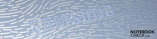 Samsung NP-NC210-A01DE: Небольшая матовая серебристая книжечка с двухъядерным атомным сердцем