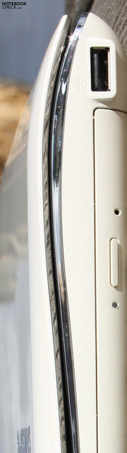 Samsung SF510-S02DE: Фактор стиля на боковой стороне.