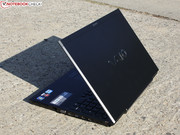 Дебютировавший на IFA 2011 ноутбук с диагональю 15.5 дюймов унаследовал от своих меньших собратьев все выше перечисленные достоинства.