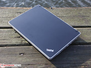 В новом ноутбуке изменился процессор (Neo K685 2x 1.80 ГГц), также аппарат получил порт eSATA.