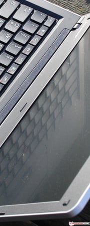 Lenovo ThinkPad Edge 13 Black Smooth: Увы, её яркость уменьшается при работе от батареи.