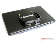 Ноутбук от Toshiba и 3D очки с активным затвором