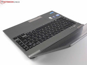 Устройства ввода ноутбука состоят из вполне неплохой клавиатуры
