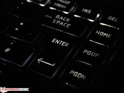 кнопки клавиатуры имеют четкое ощущение нажатия и короткий ход.