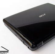 Acer Aspire 5930G выглядит элегантно благодаря черной глянцевой крышке дисплея