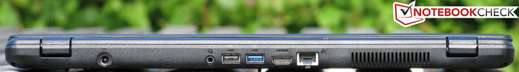 Сзади: порт питания, аудиовыход, USB 2.0, USB 3.0, HDMI, Ethernet (10/100/1000 Мбит)