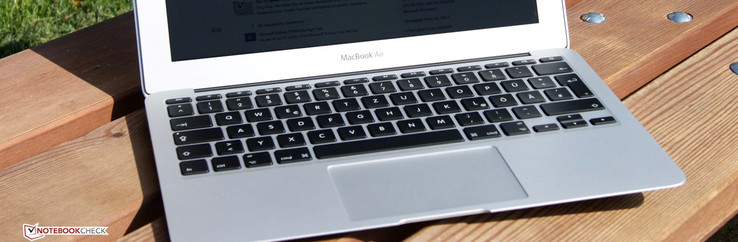 MacBook Air 11 (Early 2015): клавиатура и тачпад