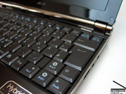 Клавиатура такая же, как использовалась для модели Eee 1000H, но с измененным внешним видом.