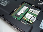 Решение для запоминающих устройств очень необычно: сочетание SSD диска, SD картридера и онлайн - хранилища.