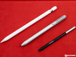 Слева вправо: Apple Pencil, MS Surface Pen, Samsung S Pen