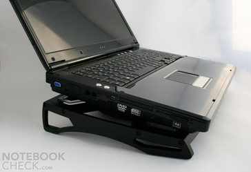 Antec Notebook Cooler 200 легко выдерживает даже самые тяжелые ноутбуки.
