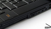 Ноутбук также может похвастаться встроенными устройствами безопасности, например, считывателем отпечатков пальцев, чипом TPM и считывател