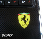 Логотип Ferrari находится даже в местах упора для рук.