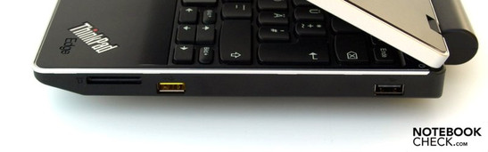 Справа: кардридер,  USB для питания, USB 2.0